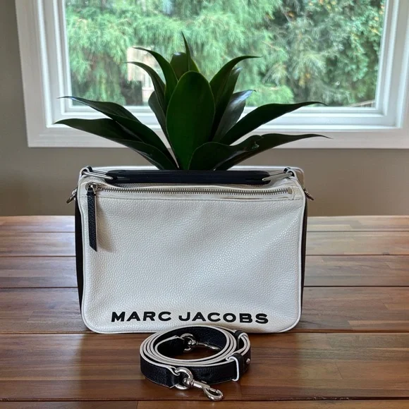 Large Marc Jacobs Black and White Lunchbox Purse - Picture 2 of 15